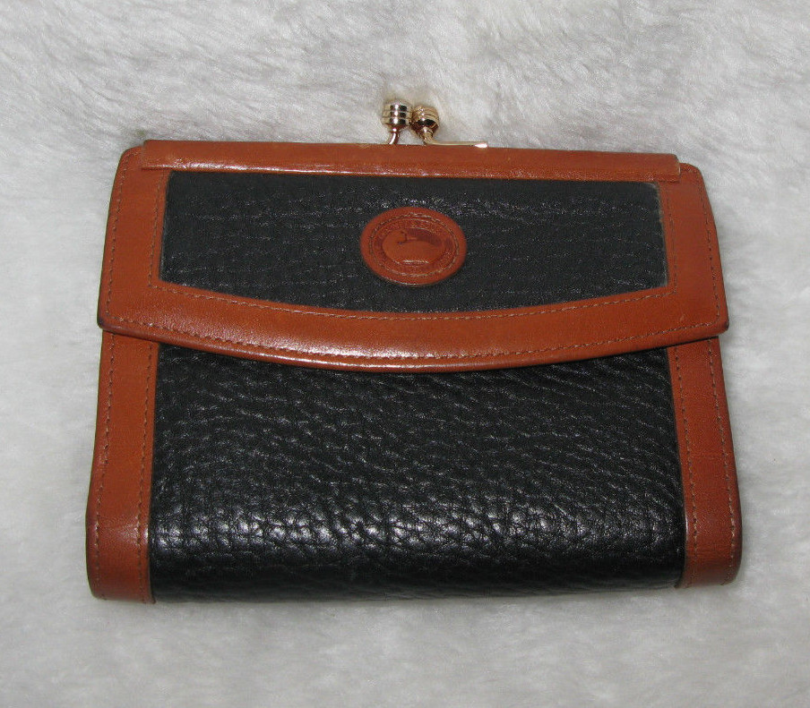 VINTAGE DOONEY BOURKEBLACK/BRITISH/TAN PEBBLE AWL LEATHER KISS-LOCK C/C WALLET