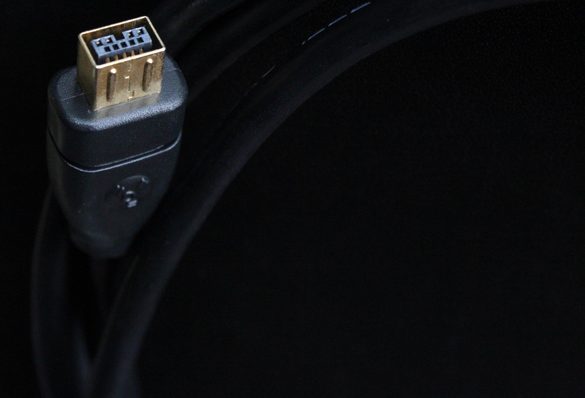 BRAND NEW IEEE 1394b Firewire 800 Gold Hi-speed Cable 9 pin / 4 pin 6 Foot