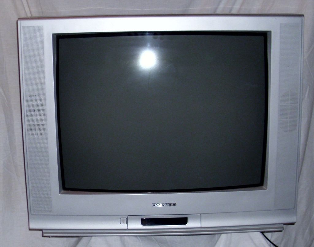 Free 28 Inch Daewoo CRT TV in Plymouth, Devon Gumtree