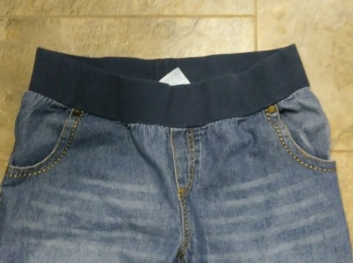 Announcements Womens Maternity Jean Capri size Medium 8/10