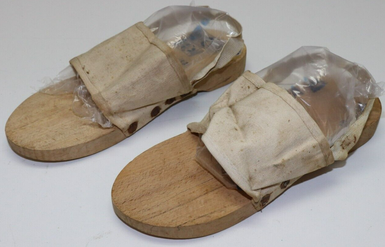 realたいこ WWII Japanese Wooden Sandals Clogs Geta size Small 9 9/16inL