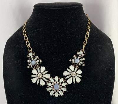 VIVI LOVE Blue Clear Floral Panel Rhinestone Necklace