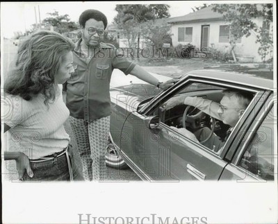 1980 Press Photo Ruby Brown & Henry Young talking with Dr. Leonard Britton, FL