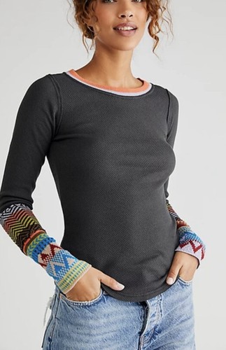 

Термофутболка Free People Alpine Cuff Tee в цвете Washed Black, Красный