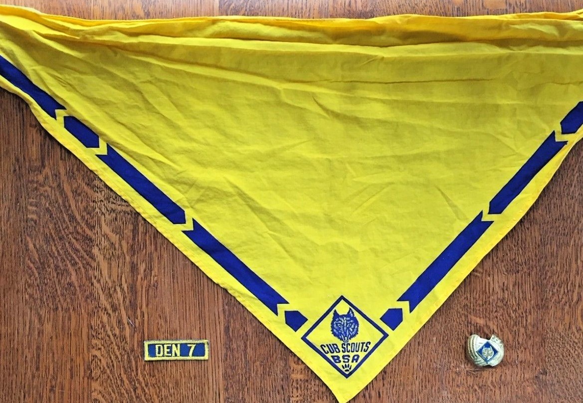 Cub Scout Wolf Cub Neckerchief & Slide Golden Bandanna & Den 7 Patch