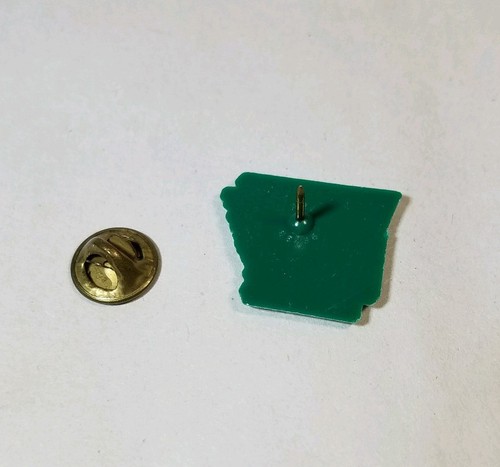 ARKANSAS THE NATURAL STATE PLASTIC LAPEL PIN STATE TRAVEL SOUVENIR