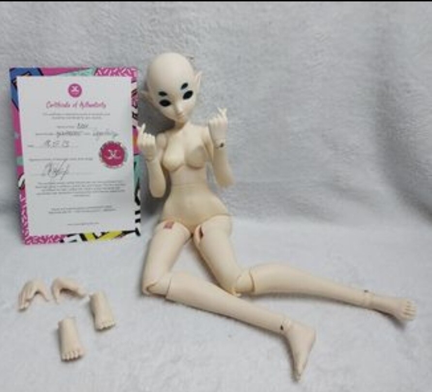 Moonlight Jewel Nova/Sona Ball Jointed Doll w/ Extra hands & Feet and COA