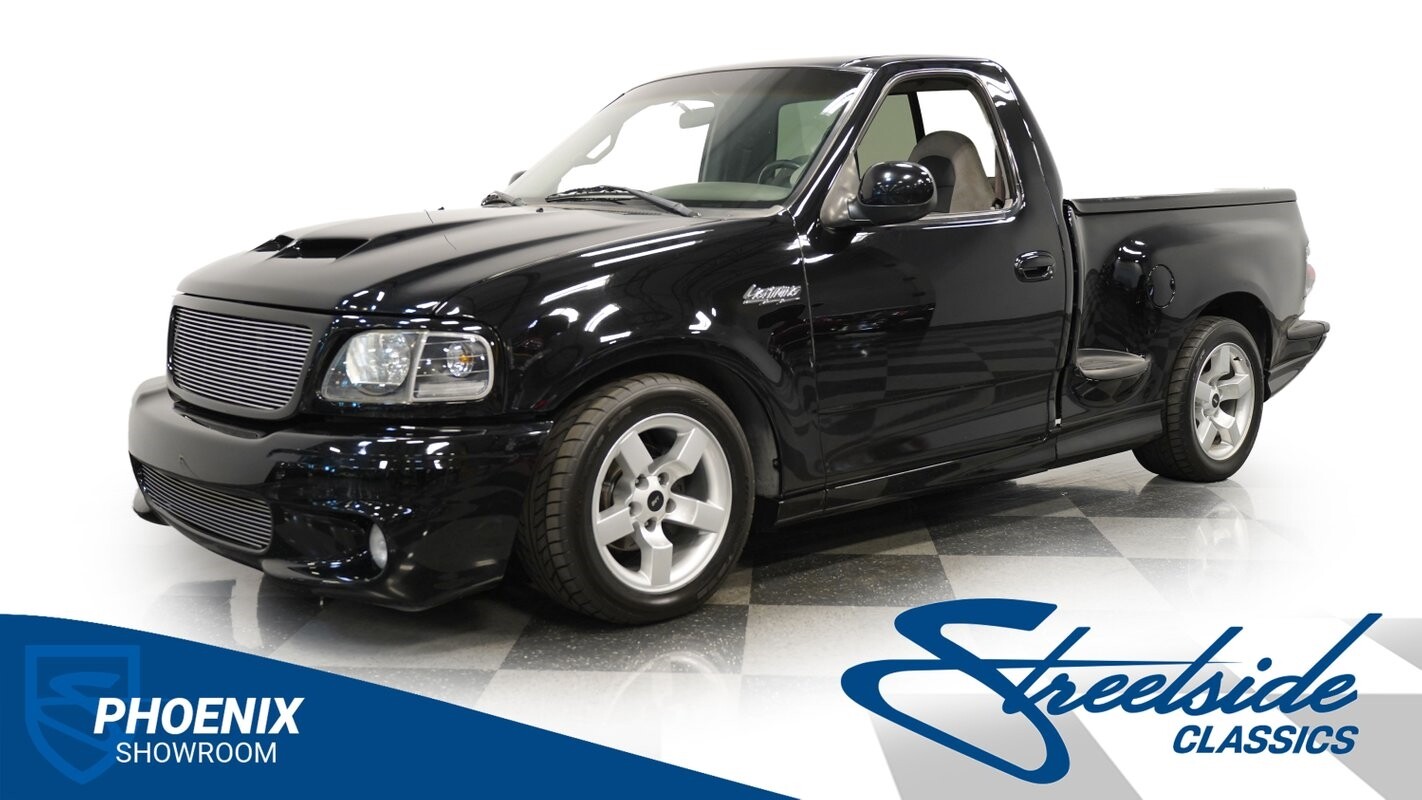 V8 SUPERCHARGED FORD LIGHTNING