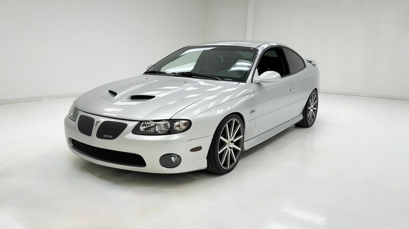 39,414 Miles/6.0L LS2 V8/T56 Manual/Texas Speed Cam/Sleek Styling/Custom Exhaust