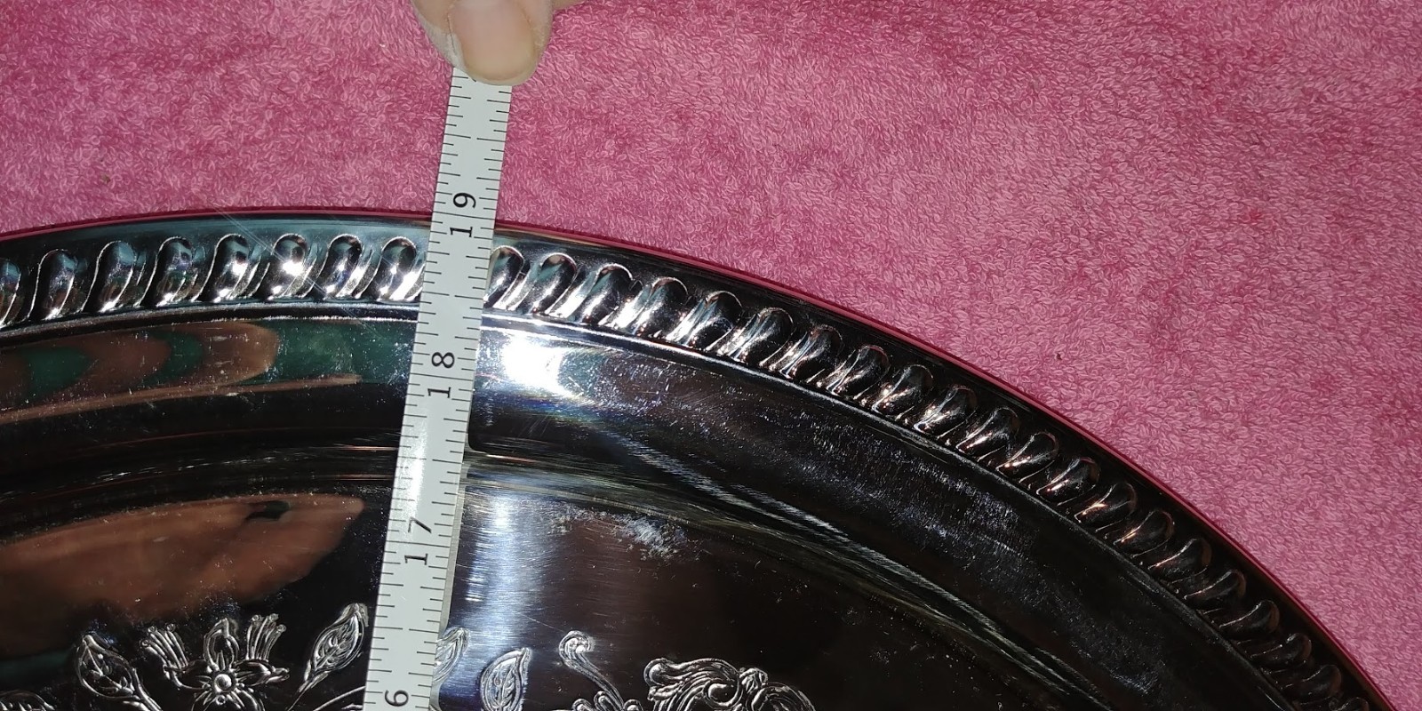 SHERIDAN SILVERPLATE LARGE ROUND TRAY (19