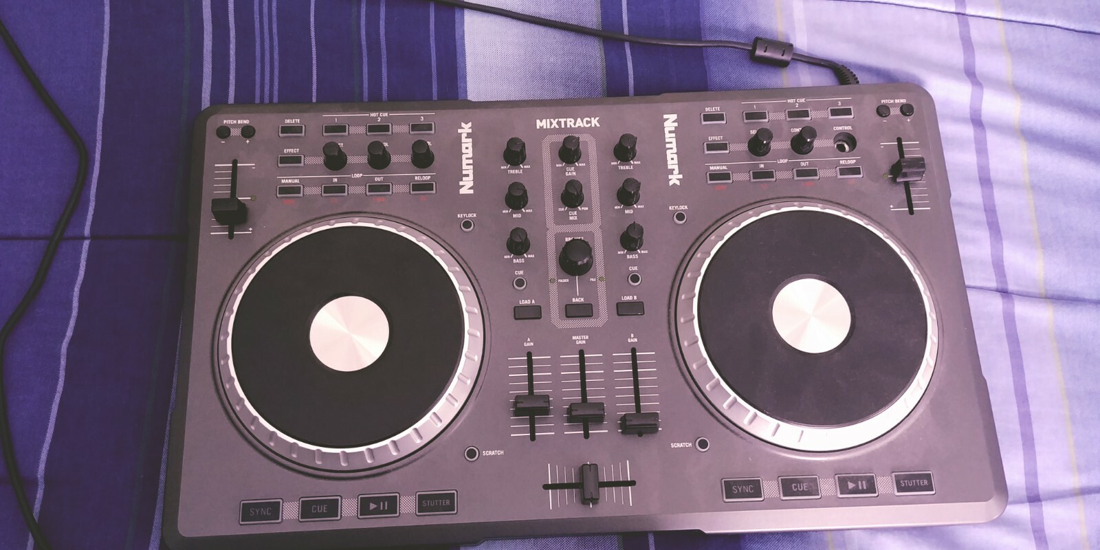 Numark Mixtrack Pro Professional DJ Controller