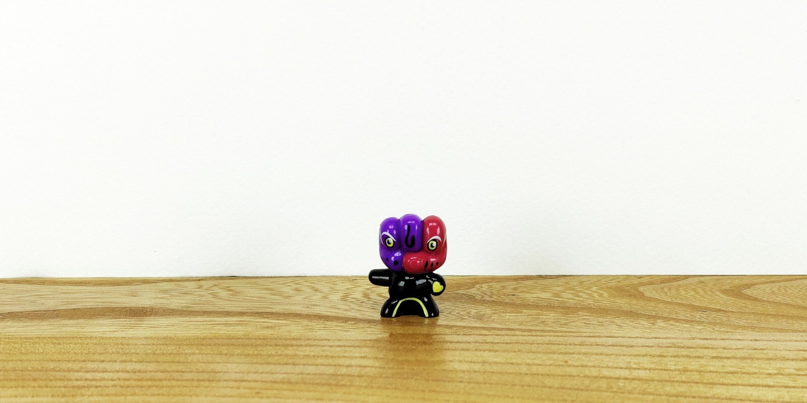 Rare GoGo's Crazy Bones Multicolor FIST #38 Series 1 Most Wanted