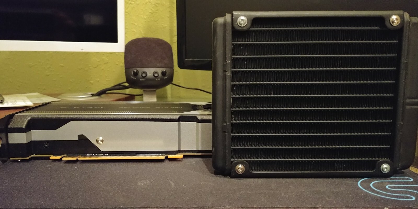 EVGA GeForce GTX 980 HYBRID GAMING - 04G-P4-1989-RX EVGA - 1,500 mhz+