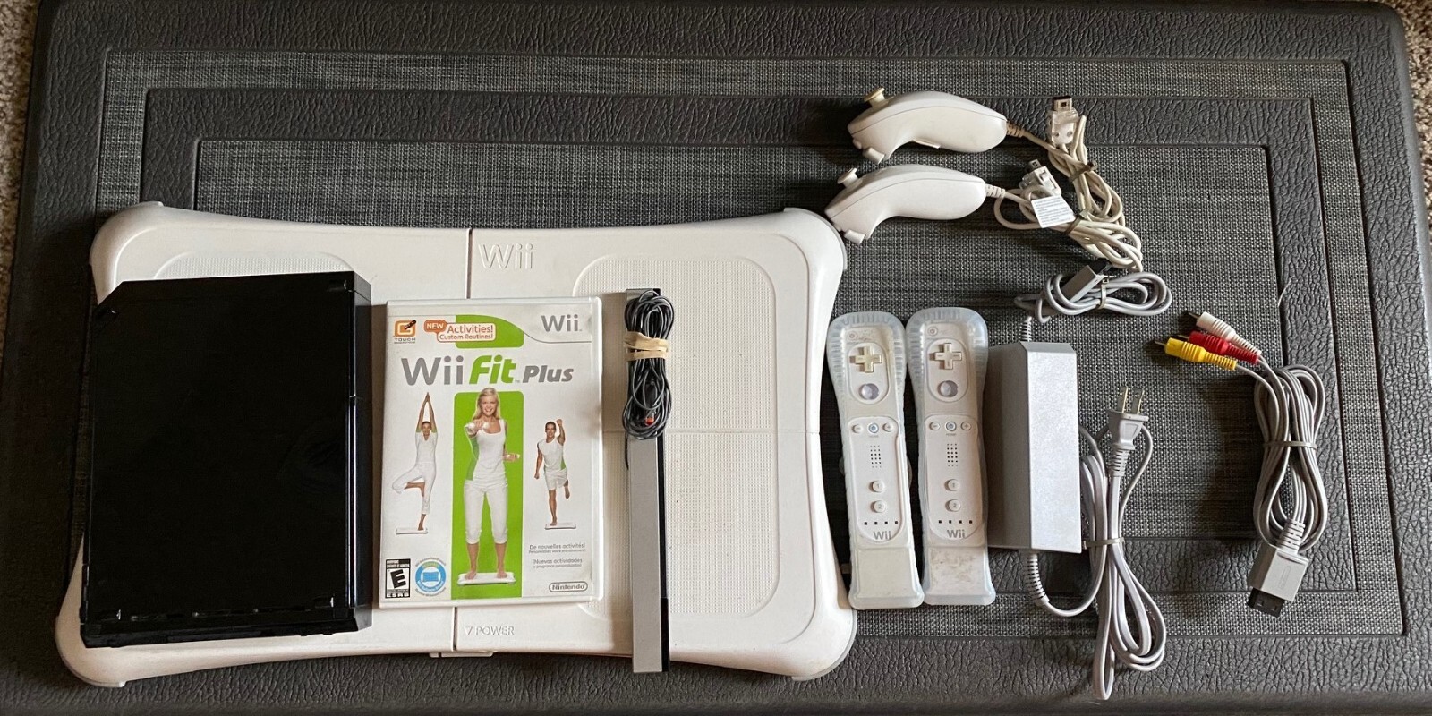 Nintendo Wii Console complete Set With Fitness Board