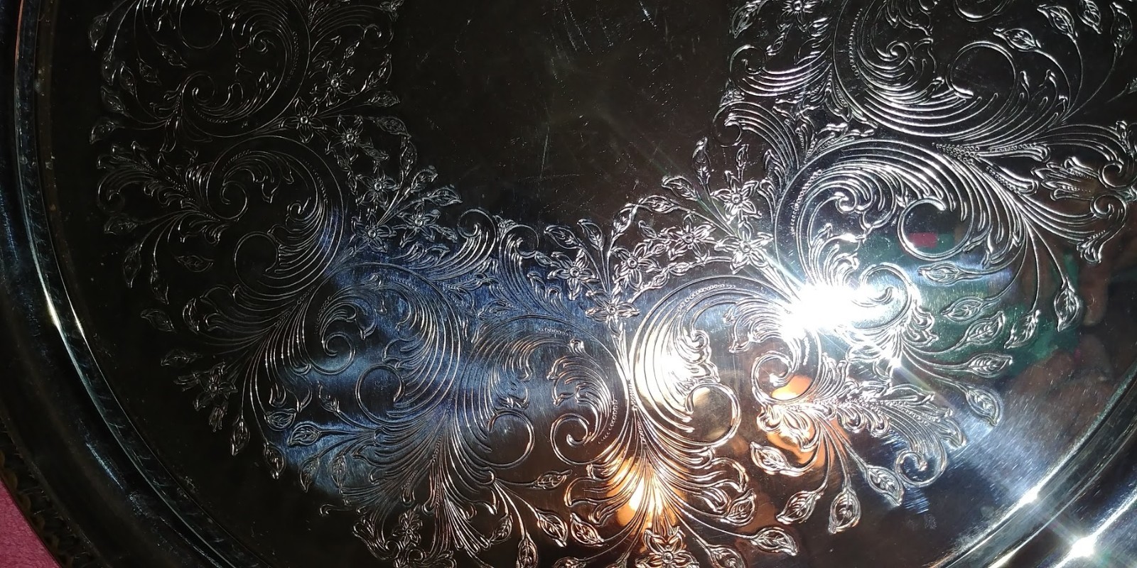 SHERIDAN SILVERPLATE LARGE ROUND TRAY (19