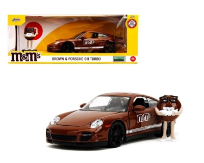 Jada 1:24 Brown M&M's Figure & Porsche 911 Turbo Diecast Model