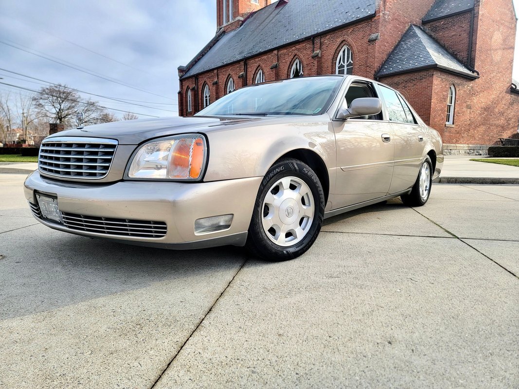 2002 Cadillac Sedan DeVille  Gold  4.6 Liter DOHC 32 Valve V8 Automatic