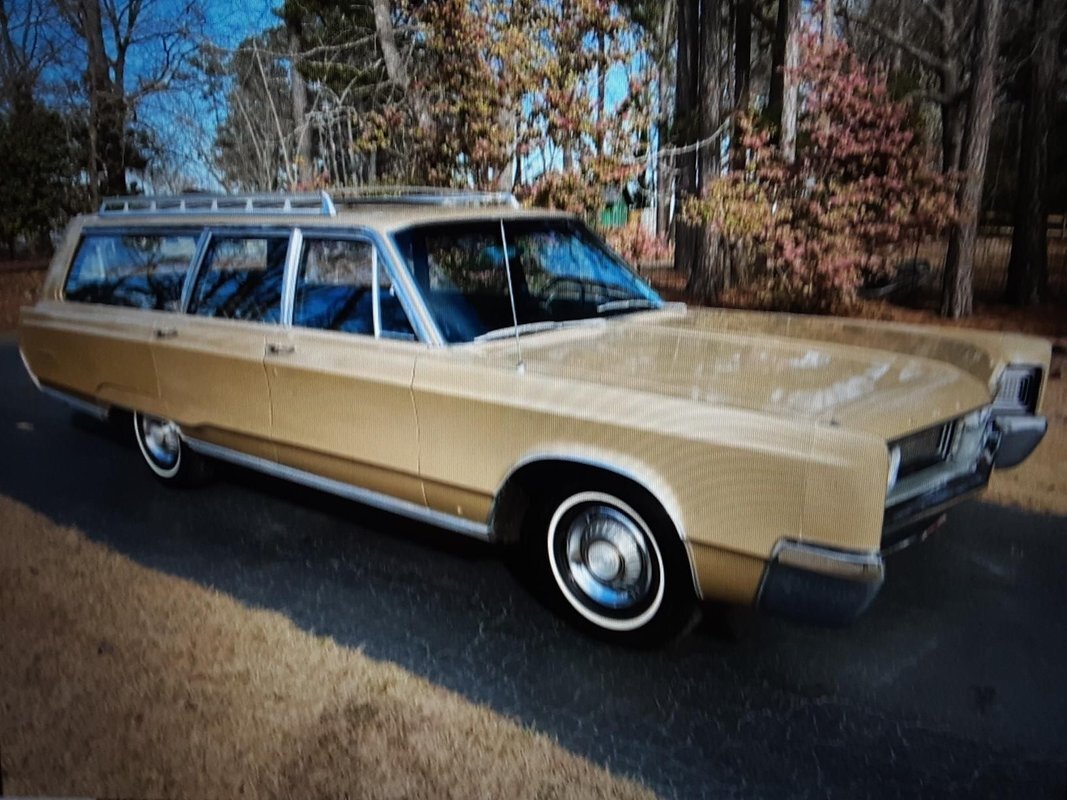 1967 Chrysler Town and Country  Tan Station Wagon 383 V8 Automatic