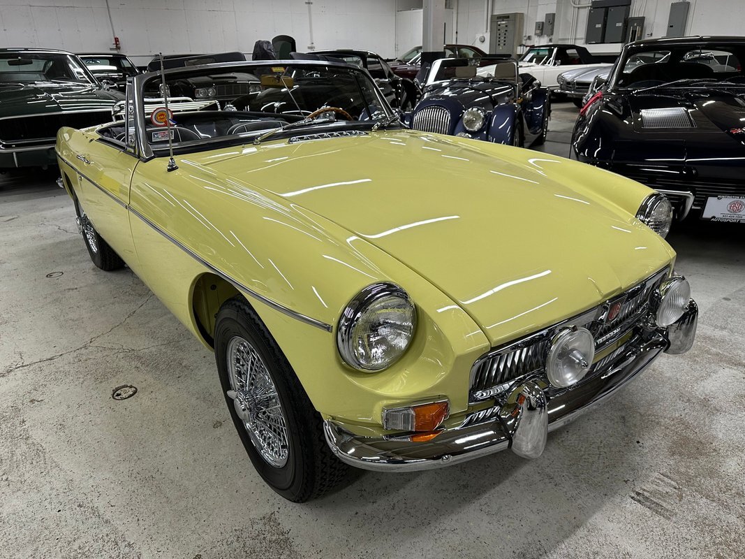 1967 MG B MKI Roadster  98155 Miles