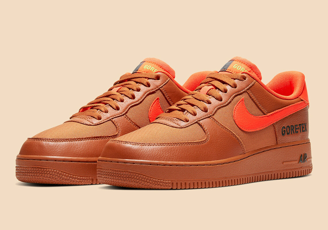 靴 AIR FORCE 1 GORE-TEX(BLACK/ORANGE) Nike's Air Force 1 Gore-Tex Review - Best Men's Sneakers for