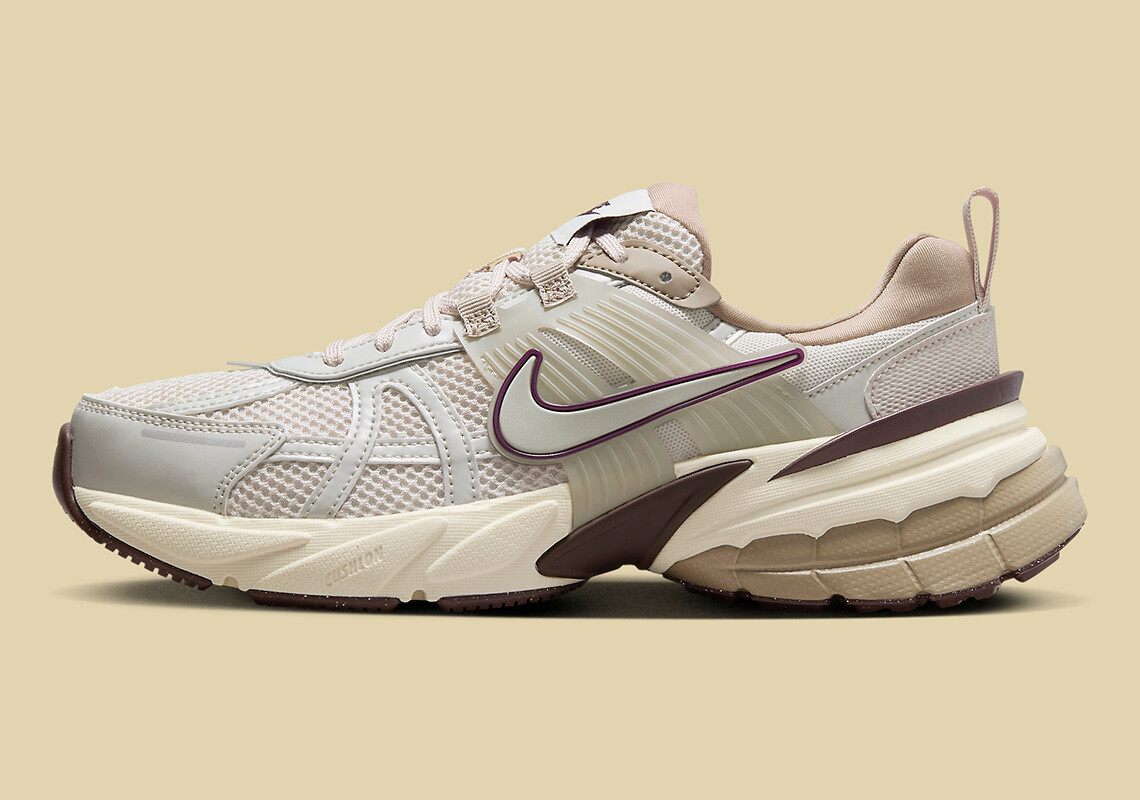 NEW Nike V2K Run Light Orewood Brown FD0736-103 Women's Sz