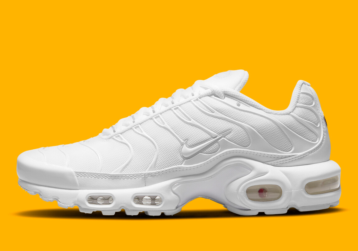 

Женские кроссовки Nike Air Max Plus TN Tuned Triple White Platinum DM2362-100, размер 5,5, ретро, Белый, Nike Air Max Plus