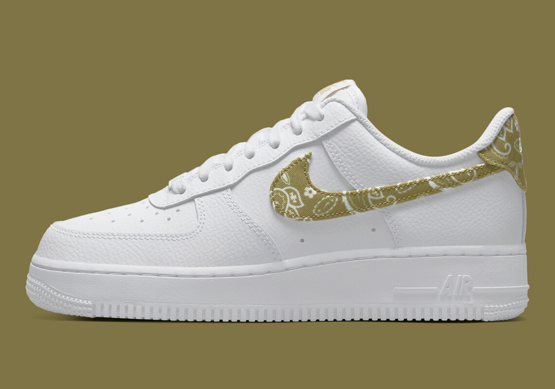 

Женские кроссовки Nike Air Force 1 07 ESS Low Paisley Barley Olive White DJ9942-101 размер 6, Белый, Nike Air Force 1