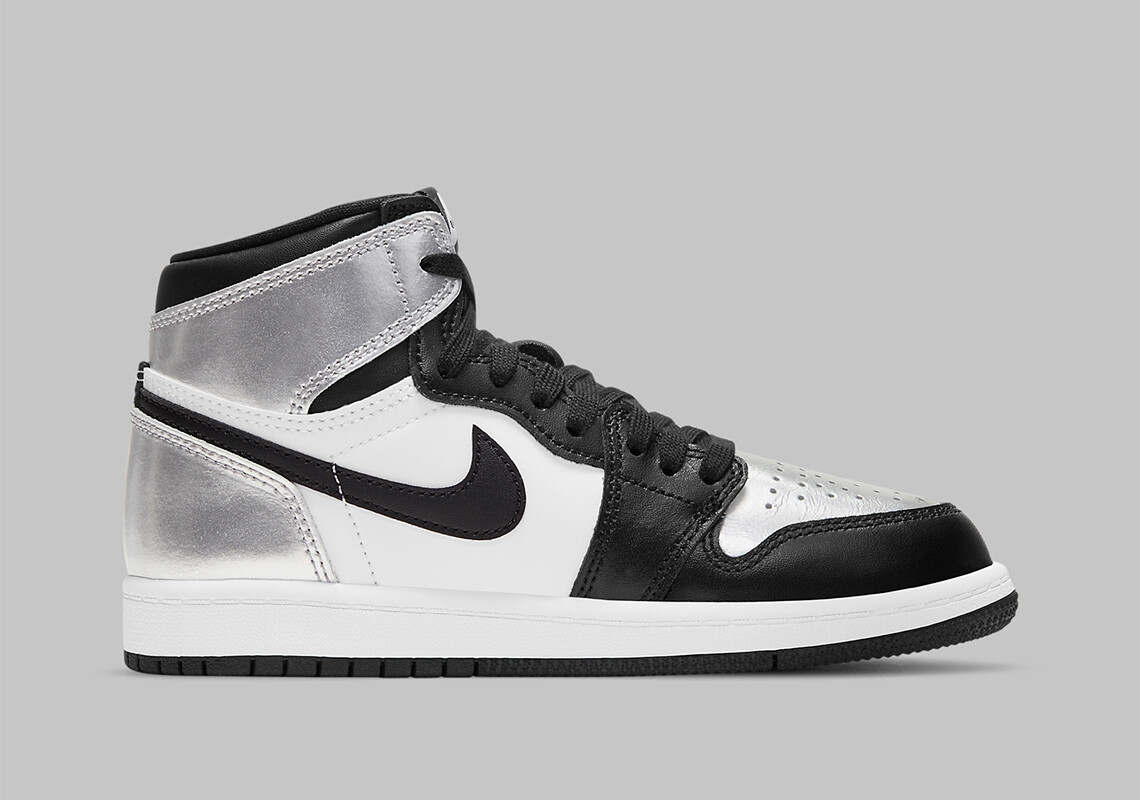 Pre-owned Jordan Wmns Air  1 High Metallic Silver Toe Black White Cd0461-001 Sz 7.5