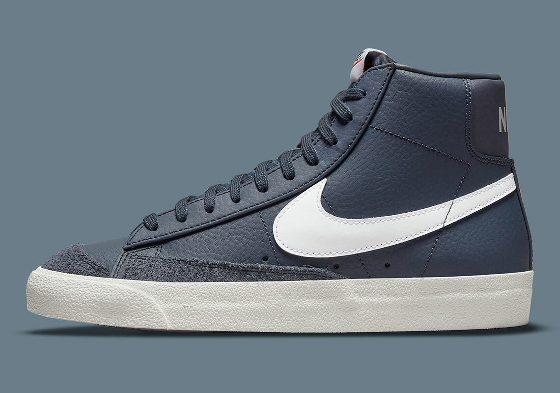 

Мужские кроссовки Nike Blazer Mid 77 VNTG Thunder темно-синие белые BQ6806-401 размер 9, Синий, Nike Blazer 77