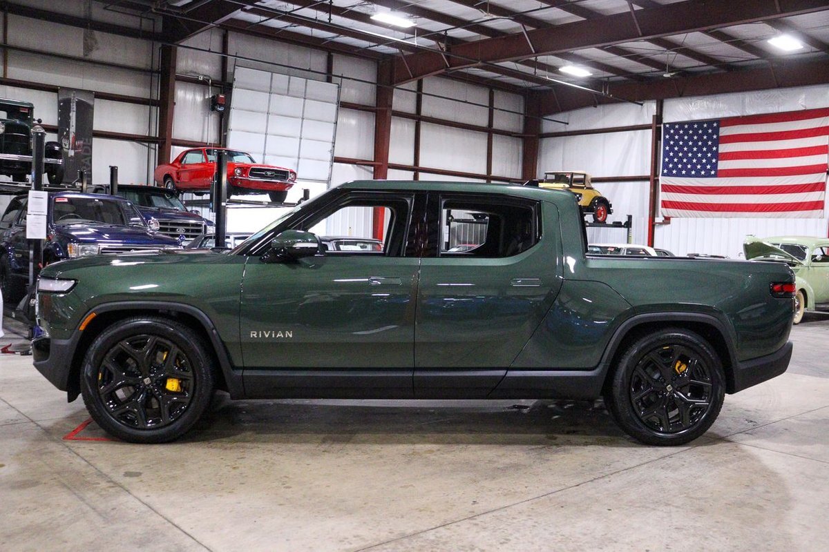 2022 Rivian R1t Adventure Package 871 Miles Forest Green Pickup Truck