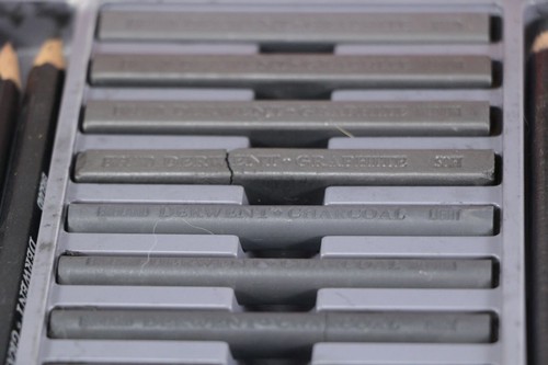 Derwent Sketching collection of 24 charcoals Metal Tin 34306