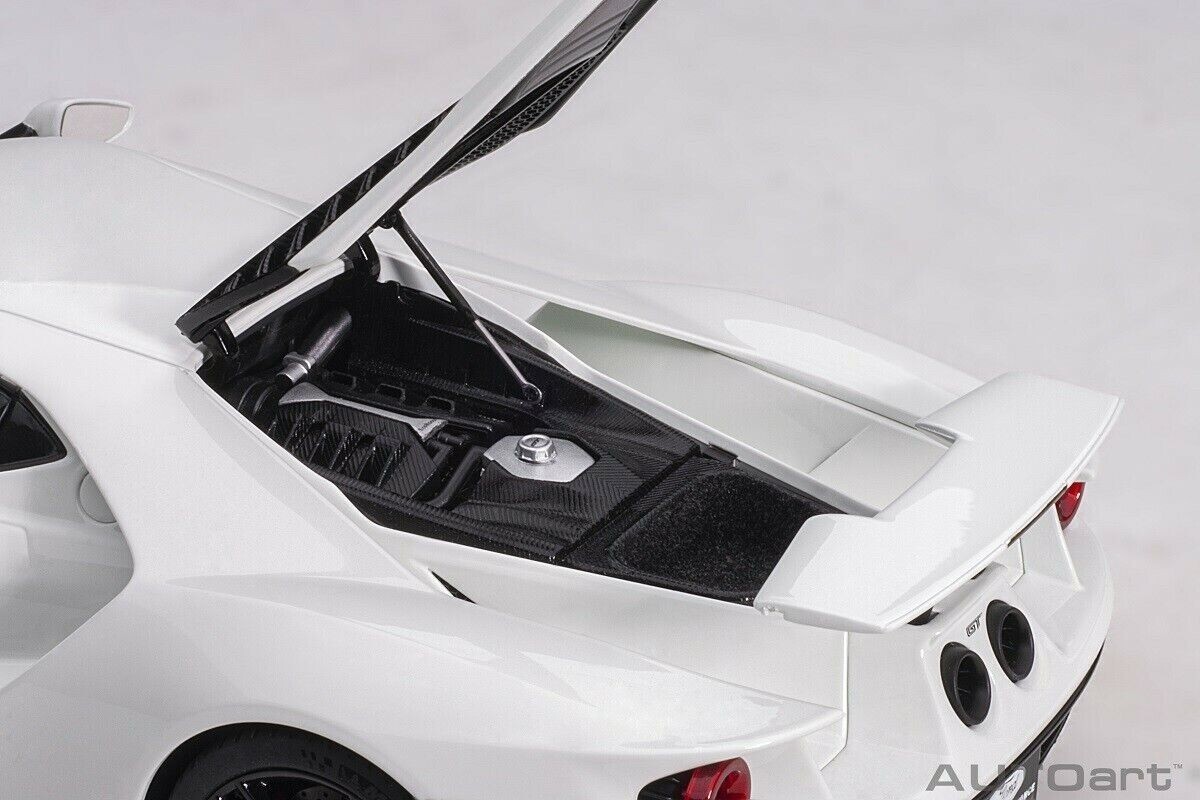 1/18 Ford GT Frozen White 2017 Composite Model Car By