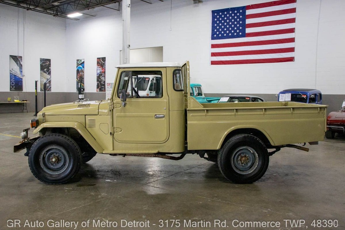 Owner 1982 Toyota Land Cruiser FJ45 409981 Miles Tan  4.2L 6cyl Manual