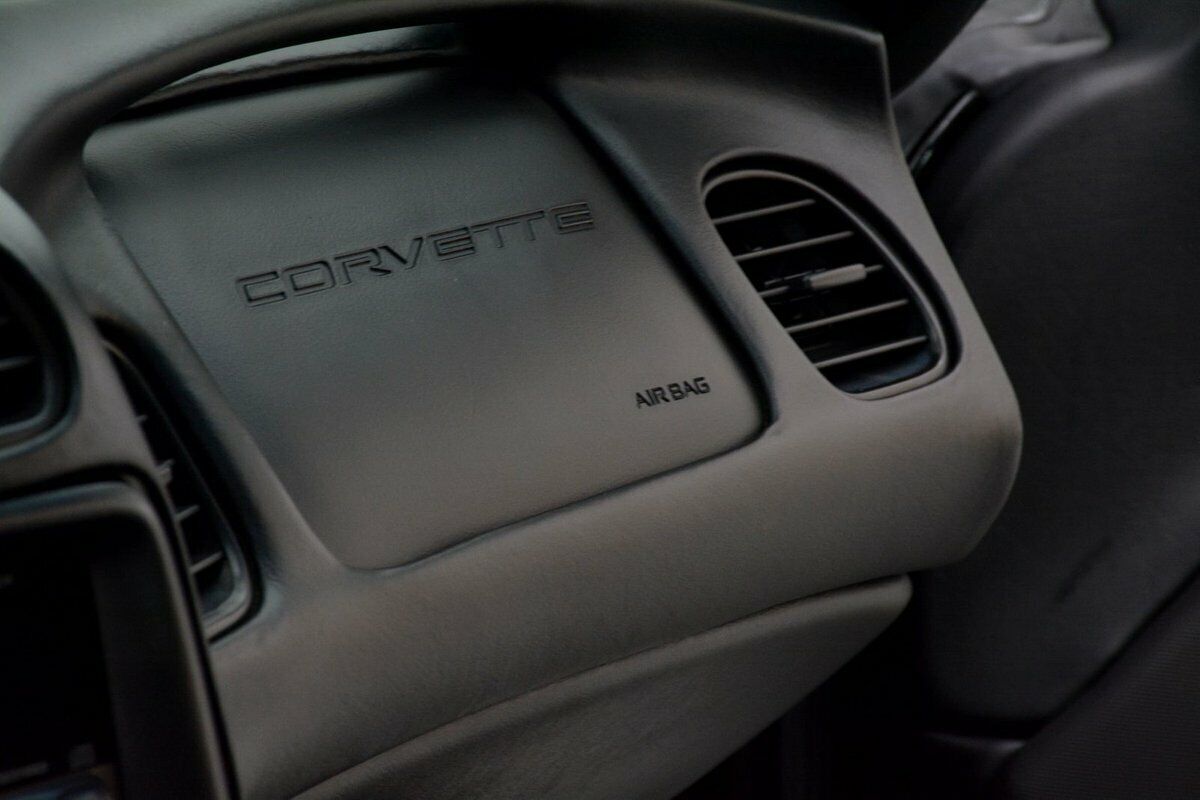 Chevrolet Corvette 2001 photo 9