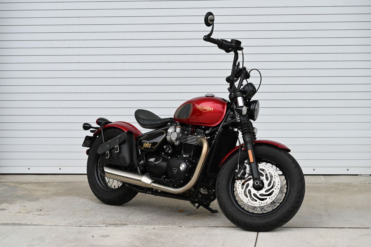 2022 TRIUMPH BONNEVILLE  GoldLine Edition! Only 1,250 Miles!