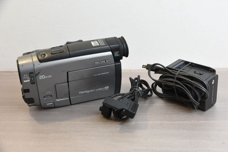 Sony Handycam CCD-TRV90 Silver Camcorder Video Camera 10x Zoom Hi8