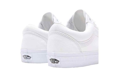 VANS VANS UNISEX OLD SKOOL SHOES (TRUE WHITE, SIZE 7 US)