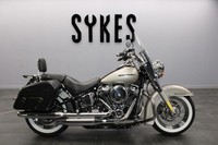 2018 Harley-Davidson FLDE Softail Deluxe 107 in Silver Fortune and Sumatra Brown