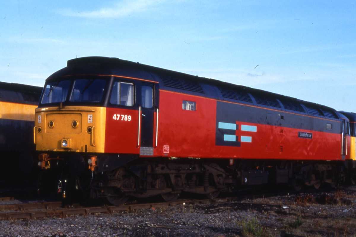 35mm RAILWAY SLIDE CLASS 47 47789 LINDISFARNE AT DONCASTER CARR 23-9-95 TTR 2345