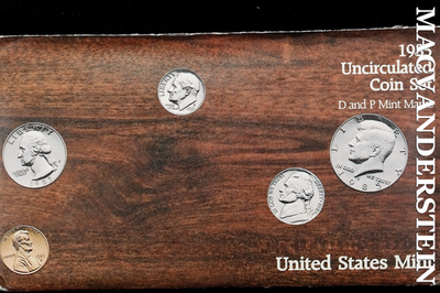 U.S Mint: 1985 Mint Set- Philadelphia & Denver- Uncirculated- No Reserve #ALB381