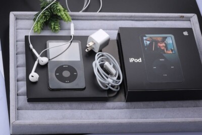 NEW Apple iPod classic 5th Generation Black (80 GB) MP3 MP4 Player - Sealed