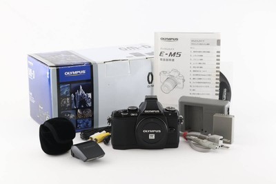 【Excellent】Olympus OM-D E-M5 Black Sutter count 5461 Boxed