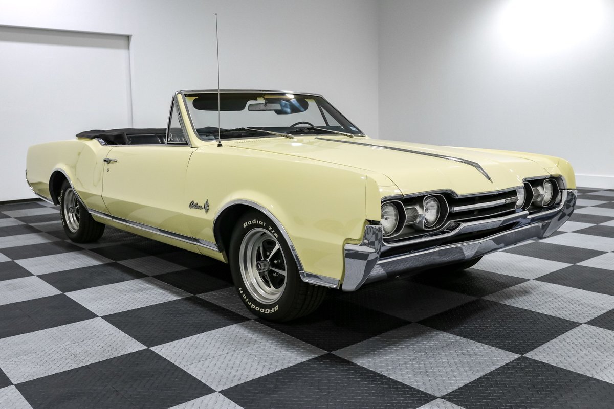 1967 Oldsmobile Cutlass Supreme 34200 Miles Yellow Convertible 350 Oldsmobile V8