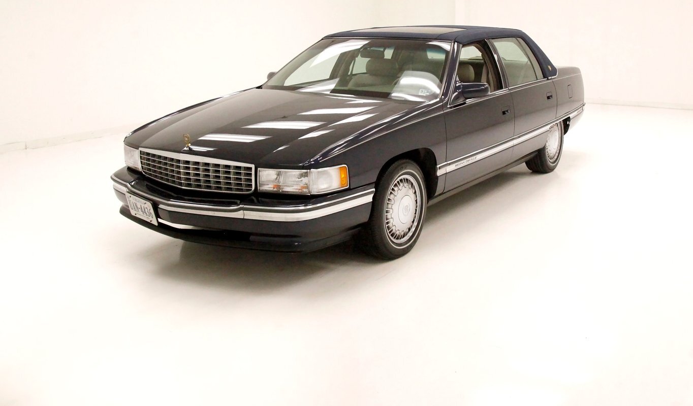 64,441 Miles/4.6L Northstar V8/Well Preserved/Luxurious Leather/Well Appointed