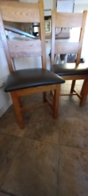 Solid wood extendable table with 4 chairs 