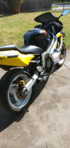 Honda cbr 600f4