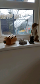 Wooden hedgehog 2 small hedgehogs and Meerkat good condition 