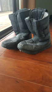 mens snow boots size 11