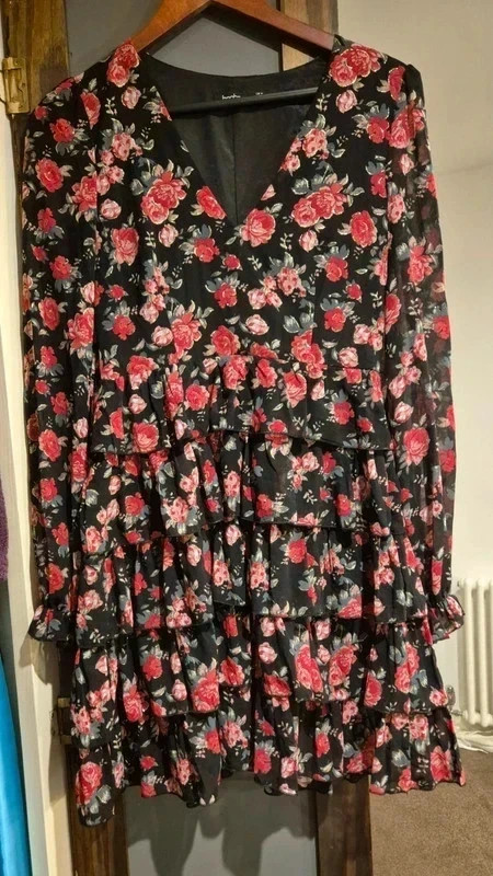 Boohoo Floral Dress 👗 Pink, Red and Gold Glitter Detail - Size UK 8