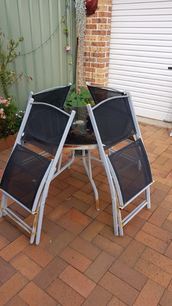 Free Round Table 4 Chair With 3 Seater Swinging Outdoor